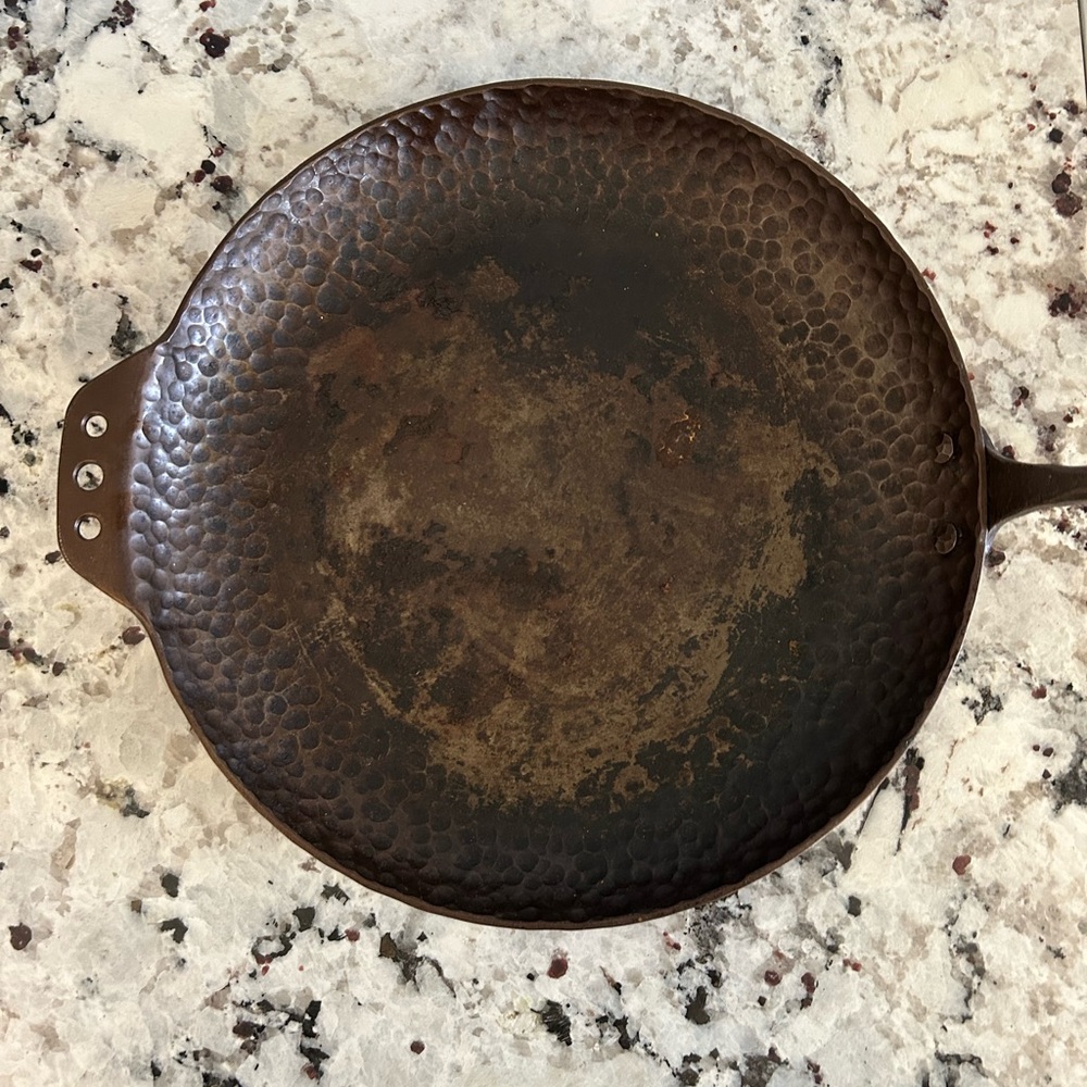 Smithey Farmhouse Skillet - Picture 4 of 8